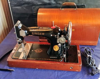 Singer 128/128K Sesing Machine With Bentwood Case and Knee Bar. c1936-47