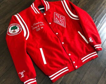 Giacche varsity letterman personalizzate per eventi di confraternita ricamo su misura abbigliamento celebrativo per gruppi greci
