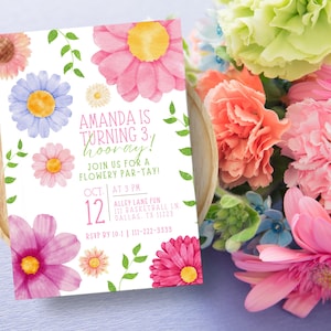 Invito di compleanno floreale pastello per bambina, invito per festa di compleanno con fiori per bambina, margherite floreali colorate, modello di file digitale Canva modificabile
