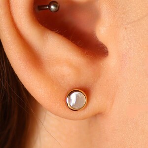 14K Solid Gold Mother of Pearl Round Stud Earrings, Tiny Round Earrings, Dainty Circle Earrings, Solid Gold Round Earrings, Gift for Her