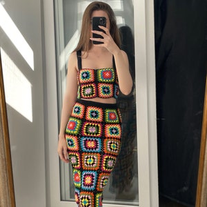 Conjunto de dos piezas, conjunto de crochet, conjunto de crochet hecho a mano, top de abuela con cuadrados, falda de algodón, crochet hecho a mano, falda larga, top corto