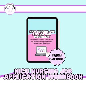 Può includere: Un quaderno di lavoro digitale visualizzato su un tablet, intitolato "NICU Nursing Job Application Workbook". Il design rosa e bianco include una grafica di un laptop con uno stetoscopio e il testo "Versione digitale!". Lo sfondo è azzurro con accenti viola.