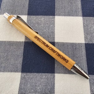 20 PAPIER - stylos en bois promotionnels en vrac. Stylos en bambou gravés, stylos en bambou personnalisés, cadeau stylo pour l&#39;obtention du diplôme, cadeau d&#39;entreprise, cadeau d&#39;école