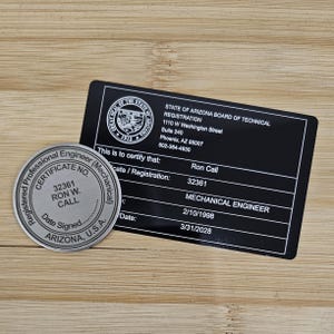 Professioneel ingenieur/architect cadeau!  Challenge Coin plus Pocket Card-set.  Munt van 40 mm gegraveerd met je zegel.  Plus bonuskaart.