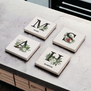 Nombre personalizado y carta inicial en posavasos de piedra, posavasos de madera personalizados, regalo personalizado, posavasos personalizado con cualquier nombre, Navidad