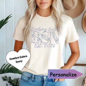 Personalisiertes BSN-Shirt, Bachelor of Nursing Science Sweatshirt, benutzerdefinierte Abschlussgeschenkidee für Krankenpflegeschüler-T-Shirt, blaues Toile Nurse Tee