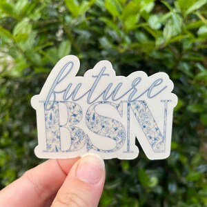 Floral Blau Toile Zukunft BSN Aufkleber, Bachelor of Nursing Science Aufkleber, neue Pflegeschülerin, zukünftige Krankenschwester Aufkleber Wasserflasche Cling