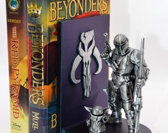 Mandalorian & Grogu Edition Bookends | Hand-Painted Mandalorian and Grogu statue/figurine Bookend | May the 4th Gift