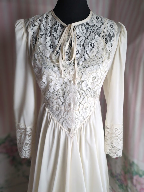 S Vintage Olga Nightgown & Robe Set Satin Lace, in … Gem
