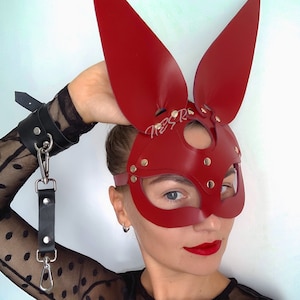 Rabbit mask in leather (choose color)