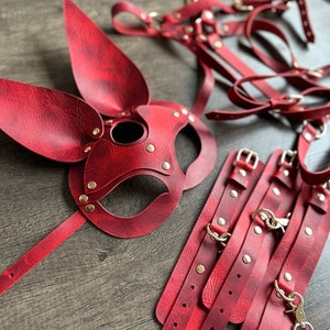 Rabbit mask in leather (choose color)