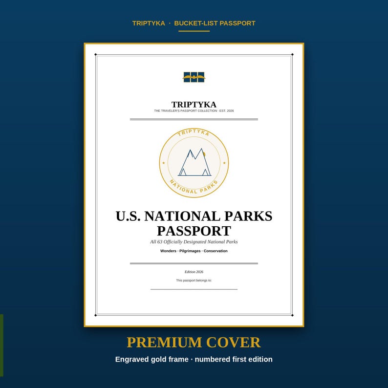 Puede incluir: Un pasaporte rectangular blanco de los Parques Nacionales de EE. UU. con borde dorado. La portada presenta el texto Triptyka, Bucket-List Passport y U.S. National Parks Passport, junto con un logotipo de monta&ntilde;a y las palabras Wonders, Pilgrimages, Conservation.