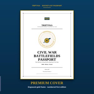 Może przedstawiać: Biała, prostokątna okładka paszportu ze złotym i granatowym tekstem oraz grafiką. Okładka zawiera tytuł CIVIL WAR BATTLEFIELDS PASSPORT, centralną ikonę armaty oraz tekst TRIPTYKA, THE TRAVELER'S PASSPORT COLLECTION EST. 2026.