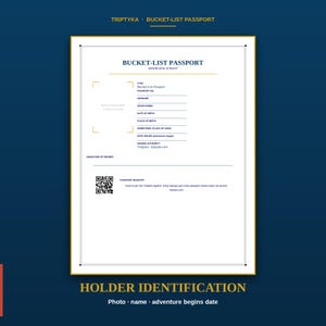 Op de afbeelding: Een rechthoekige Bucket-List paspoort identificatiepagina met een donkerblauwe achtergrond. Het document bevat velden voor persoonlijke gegevens, een fotoplaatsaanduiding, een handtekeninglijn en een QR-code voor de Triptyka-website.