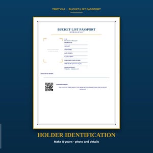 K&ouml;nnte beinhalten: Eine wei&szlig;e, rechteckige Bucket-List Passport Identifikationsseite mit dunkelblauem Text und goldenen Akzenten. Sie enth&auml;lt Felder f&uuml;r pers&ouml;nliche Daten, einen Platzhalter f&uuml;r Fotos, einen QR-Code f&uuml;r das Register und das Triptyka-Branding.