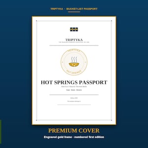 Peut inclure: Un livret rectangulaire Hot Springs Passport avec une couverture blanche et une bordure dor&eacute;e. Le texte indique Triptyka, The Traveler's Passport Collection, Hot Springs Passport, America's Natural Thermal Baths, Soak, Steam, Restore et Edition 2026.