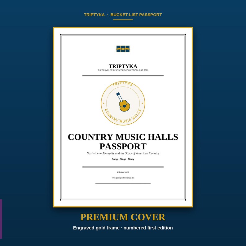 K&ouml;nnte beinhalten: Ein wei&szlig;es, rechteckiges Passheft mit goldenem Rahmen und dem Text TRIPTYKA BUCKET-LIST PASSPORT, COUNTRY MUSIC HALLS PASSPORT, Nashville to Memphis and the Story of American Country, Song Stage Story, Edition 2026 und This passport belongs to.