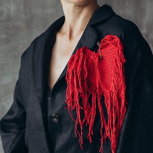 Rotes Herz Pin-Herz Brosche-Geschenk für sie-Geburtstag Geschenk-Rotes Herz-Herz Schmuck-Handgefertigte Geschenke-Herz Pin-Handgefertigter Schmuck-Lange Franse