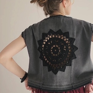 Grey upcycled denim top-recycled jean shirt-Denim crop top-Unique cotton sleevless shirt-denim reconstruction-Reworked denim fashion