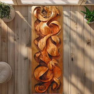 Peut inclure: Une longue sculpture en bois verticale avec un relief détaillé de feuilles stylisées et de formes organiques fluides. L'œuvre d'art est principalement dans les tons de brun et d'orange, avec des détails sculptés complexes. La pièce est exposée sur une surface en bois.
