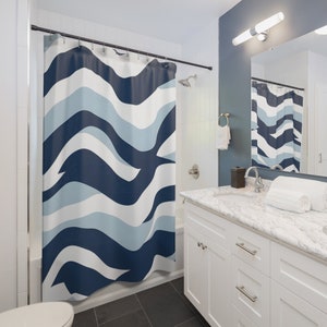 Tenda da doccia con motivo geometrico a onde blu navy: arredamento moderno e minimalista per il bagno