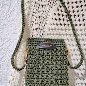 Portacellare Uncinetto Fatto a Mano Verde Militare Boho – Handmade all'Uncinetto