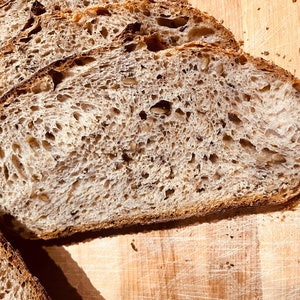 Przepis na ekologiczny chleb na zakwasie z wieloma ziarnami (wersja cyfrowa do pobrania)