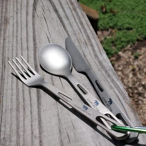 Juego de utensilios de viaje personalizables, utensilios para exteriores, regalo personalizado, ecológico, tenedor, cuchillo y cuchara, camping, titanio, regalo personalizado.