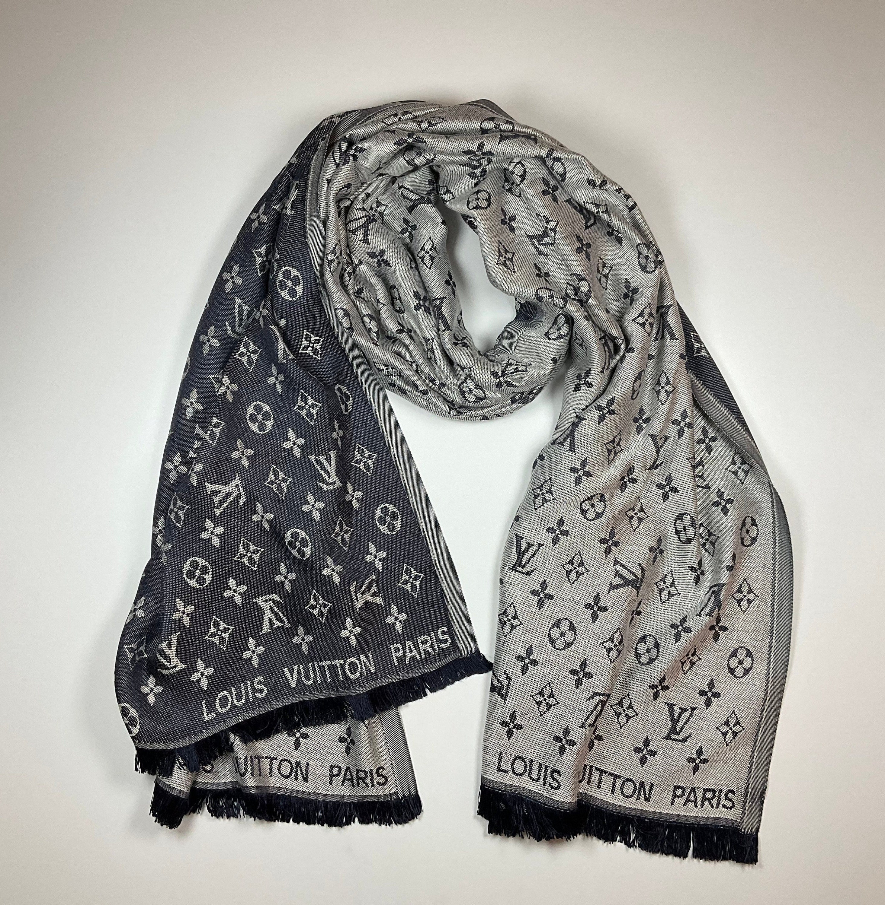 Grey Louis Vuitton Scarf 