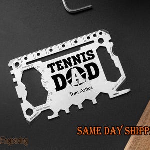 Tarjeta multiherramienta grabada con el nombre de papá del tenis, regalo personalizado para el día del padre, herramienta de billetera única para entusiastas del tenis, regalo práctico y considerado