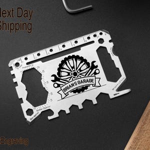 Tarjeta multiherramienta grabada personalizada, billetera compacta personalizada "Brian's Garage" para hombres, herramienta de supervivencia con forma de tarjeta de crédito en color negro y plateado