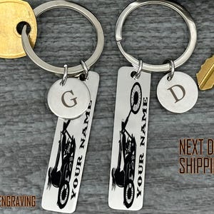 Personalisierter Motorrad-Schlüsselanhänger, individuell graviertes Biker-Geschenk, Ihr Namens-Schlüsselanhänger, einzigartiges Geschenk für ihn, Vatertags- oder Geburtstagsgeschenk