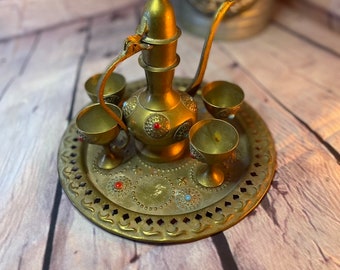 Service à thé du Moyen-Orient exquis en laiton avec tasses et plateau en pierres semi-précieuses - Luxe artisanal