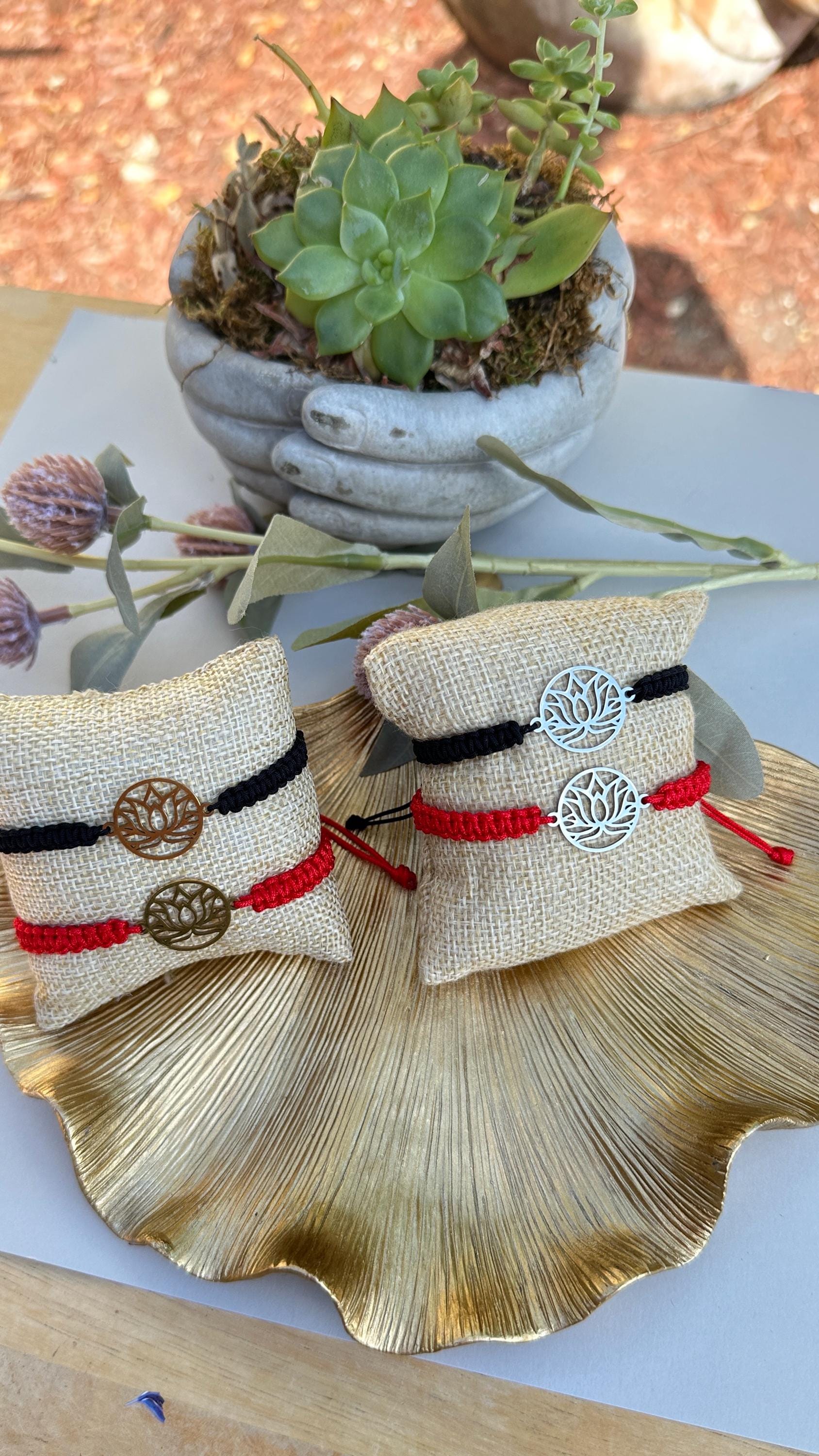 Bracciale Macramè Donna Con Ciondolo Fiore Di Loto - Fatto A Mano In Germania, Regolabile, Regalo Con Confezione Omaggio (Grigio/Argento) - 4