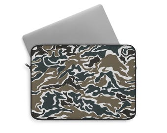 Camo Laptop Sleeve: Redneck Duck Design, Padded Polyester Computer Case
