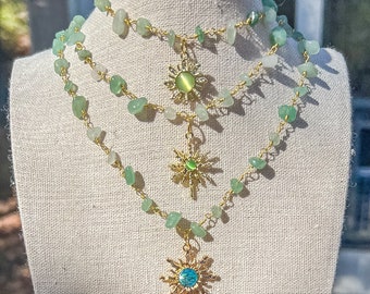 Sun Green Aventurine Crystal Necklace/Gemstone Choker/Hippie Boho Crystal Jewelry/Wire Wrapped Crystal Necklace w/sun Charms/Handmade/Gift
