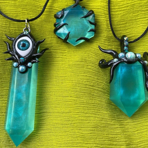 Aqua Crystal Void Amulet