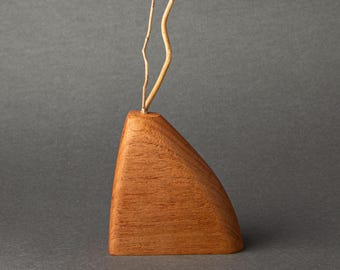 Jarrón pequeño de cedro / Escultura de madera orgánica hecha a mano, decoración Japandi de mediados de siglo / Jarrón para flores secas