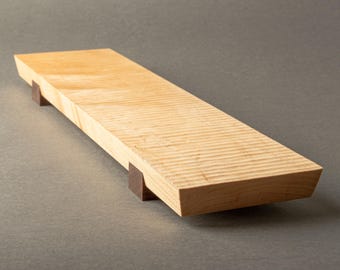 Bandeja para servir de fresno y nogal hecha a mano / Bandeja para sushi / Sashimi / Bandeja de inspiración japonesa / Tabla de embutidos