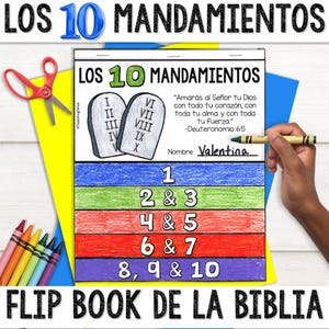 Könnte beinhalten: Ein farbenfrohes Flipbook mit dem Titel "LOS 10 MANDAMIENTOS" mit dem Text "FLIP BOOK DE LA BIBLIA". Das Buch zeigt die Zehn Gebote mit Text und Illustrationen. Eine Hand hält einen Buntstift. Buntstifte und eine Schere sind ebenfalls sichtbar.