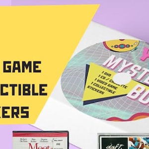 Puede incluir: Una caja blanca con una pegatina colorida que dice "Y2K Media Mystery Box". La pegatina tiene un diseño retro con un patrón de cuadrícula y un esquema de color rosa, amarillo y azul. La caja contiene un DVD, un CD, un videojuego y una pegatina coleccionable.
