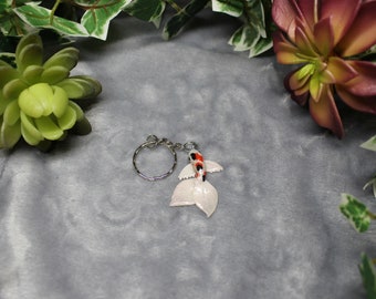 Llavero Clay Koi /Blanco con marcas negras y naranjas / Hecho a mano / Pez koi