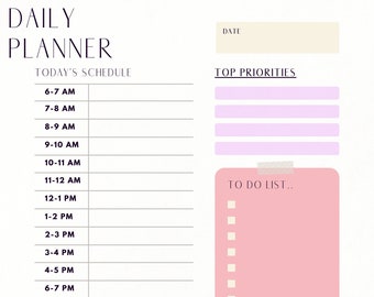 Op de afbeelding: Een dagelijkse planner met een roze en witte kleurstelling. De planner heeft secties voor het schema van vandaag, topprioriteiten, een to-dolijst en notities. De planner heeft ook een sectie voor taken voor morgen.