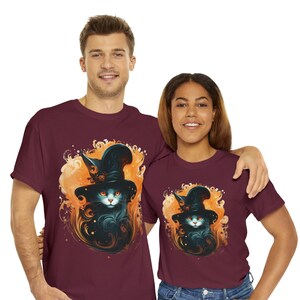 T-SHIRT: Witchy Wiskers (HALLOWEEN), Geschenk, Geburtstag, bunt, digital, Kunst, niedlich, gruselig, Urlaub, Katze, Hut, orange