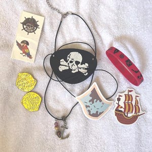 Pirate favor Bags, pixie dust, party favors, fish extenders, cruise or cosplay. Lot  5 or 10.  Items may vary per bag.