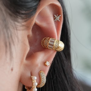 Henna Gold Ear Cuff with Mixed Stones, Rhodium Xuping Jewelry, Elegant No Piercing Clip On Earcuff, Trendy Gold Ear Accessory Gift