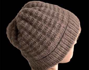 QIVIUT - Hand knitted  beanie with 2 layers - size M