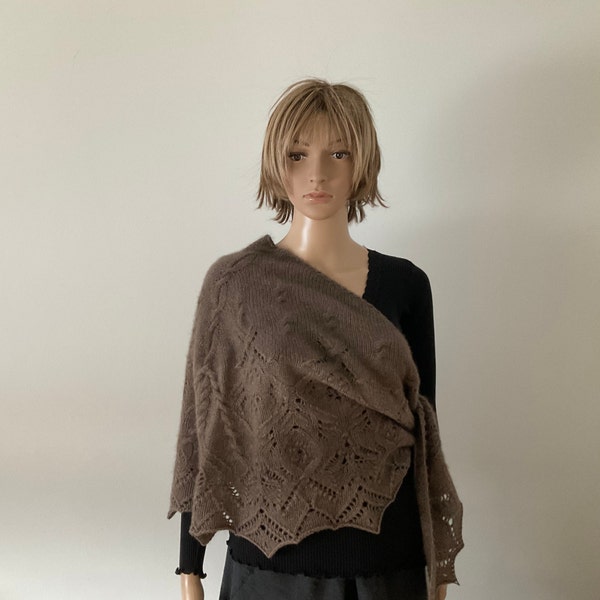 QIVIUT shawl, hand knitted with lace, cables and nupps