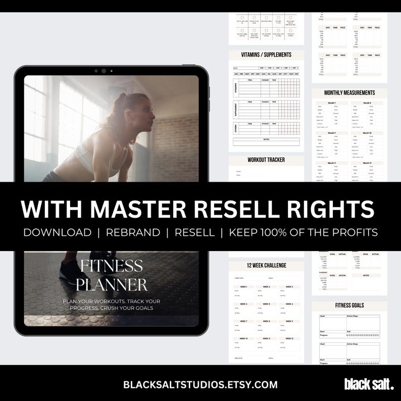 Pu&ograve; includere: Un pianificatore di fitness digitale con una donna che si allena sullo schermo di un tablet. Il pianificatore include sezioni per vitamine, monitoraggio degli allenamenti, misurazioni mensili e obiettivi di fitness. Il testo sull'immagine recita "WITH MASTER RESELL RIGHTS".