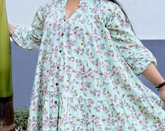 Boho mini-jurk met bloemenprint: gelaagde zomertuniek met zakken